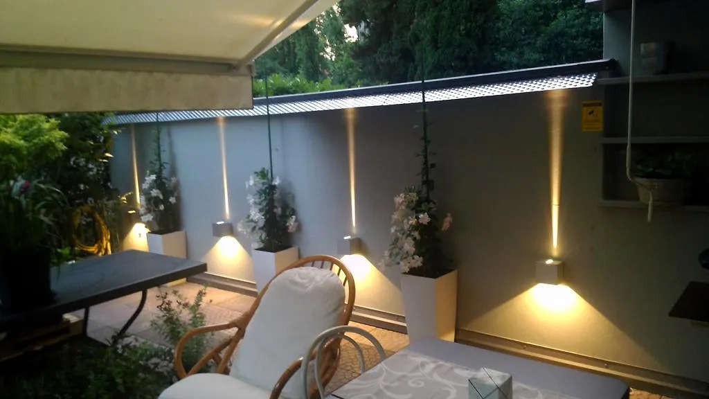 Smart House Rooms Central Luxury Bergamo 0*,  Italien